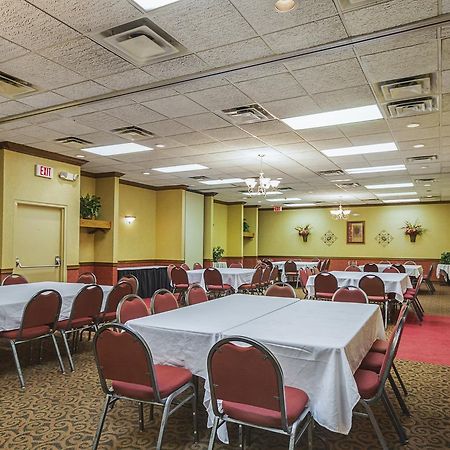 Suburban Extended Stay Hotel Fairmont Esterno foto