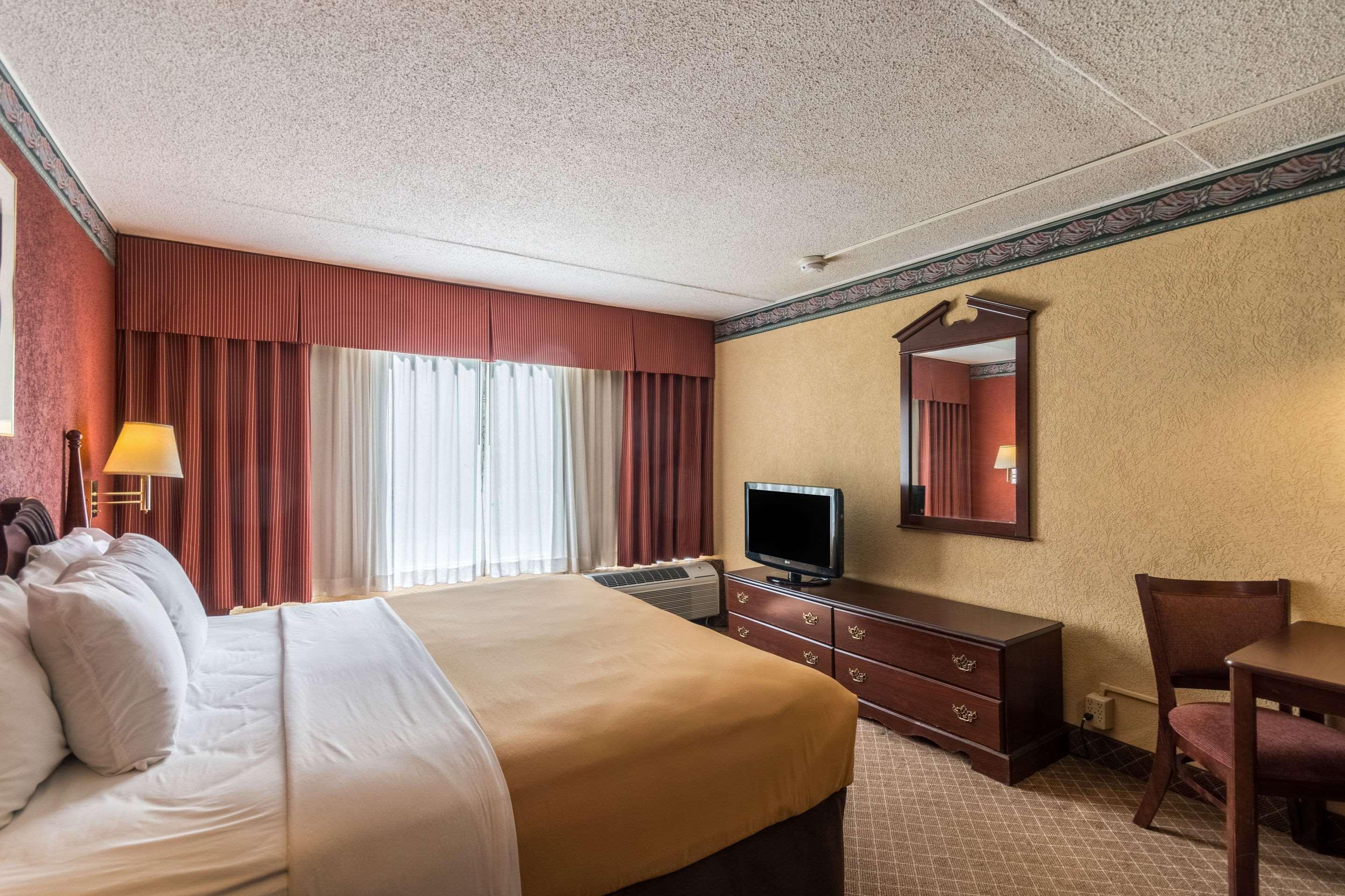 Suburban Extended Stay Hotel Fairmont Esterno foto
