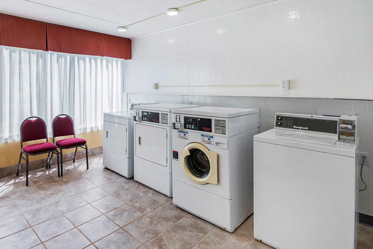 Suburban Extended Stay Hotel Fairmont Esterno foto