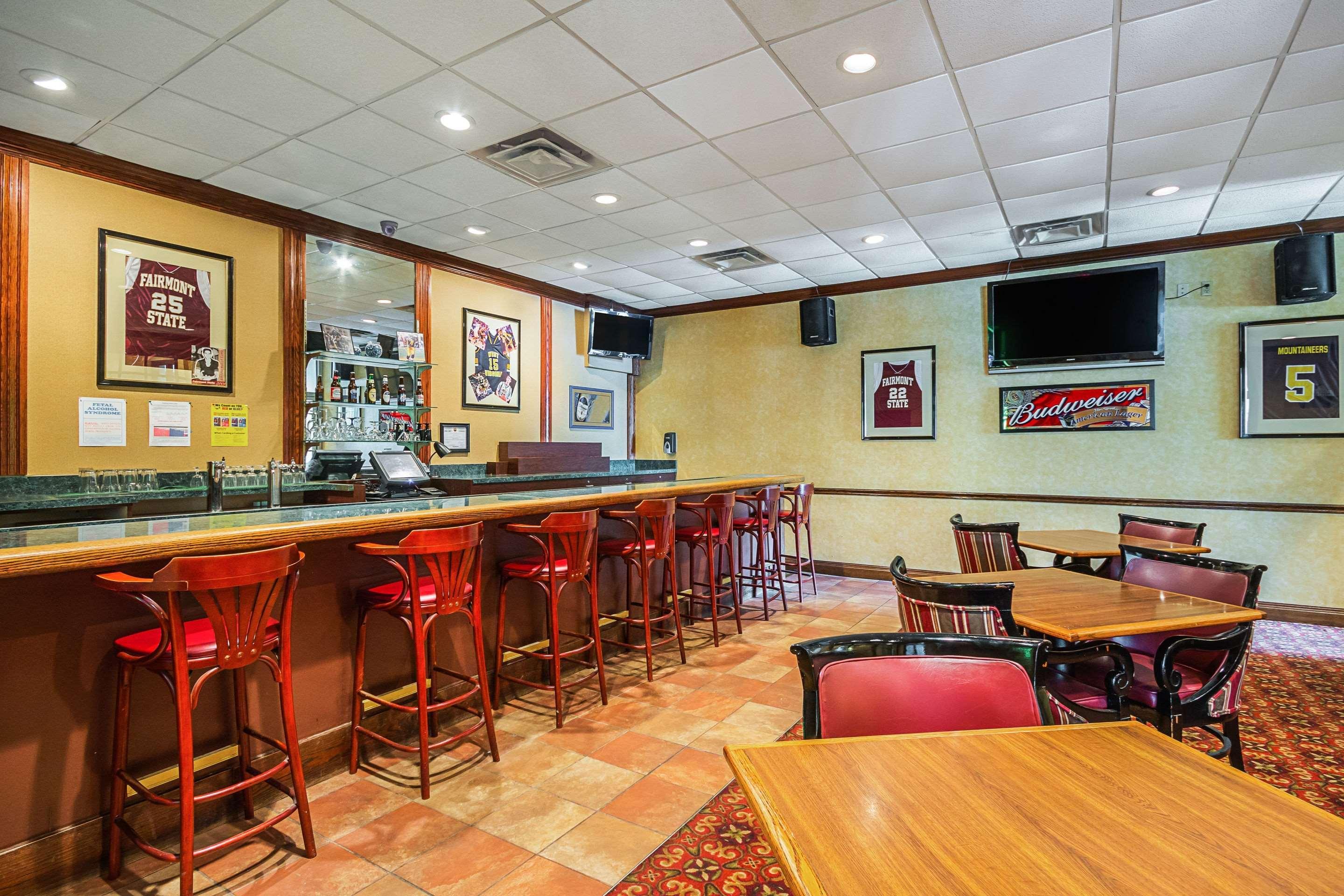 Suburban Extended Stay Hotel Fairmont Esterno foto