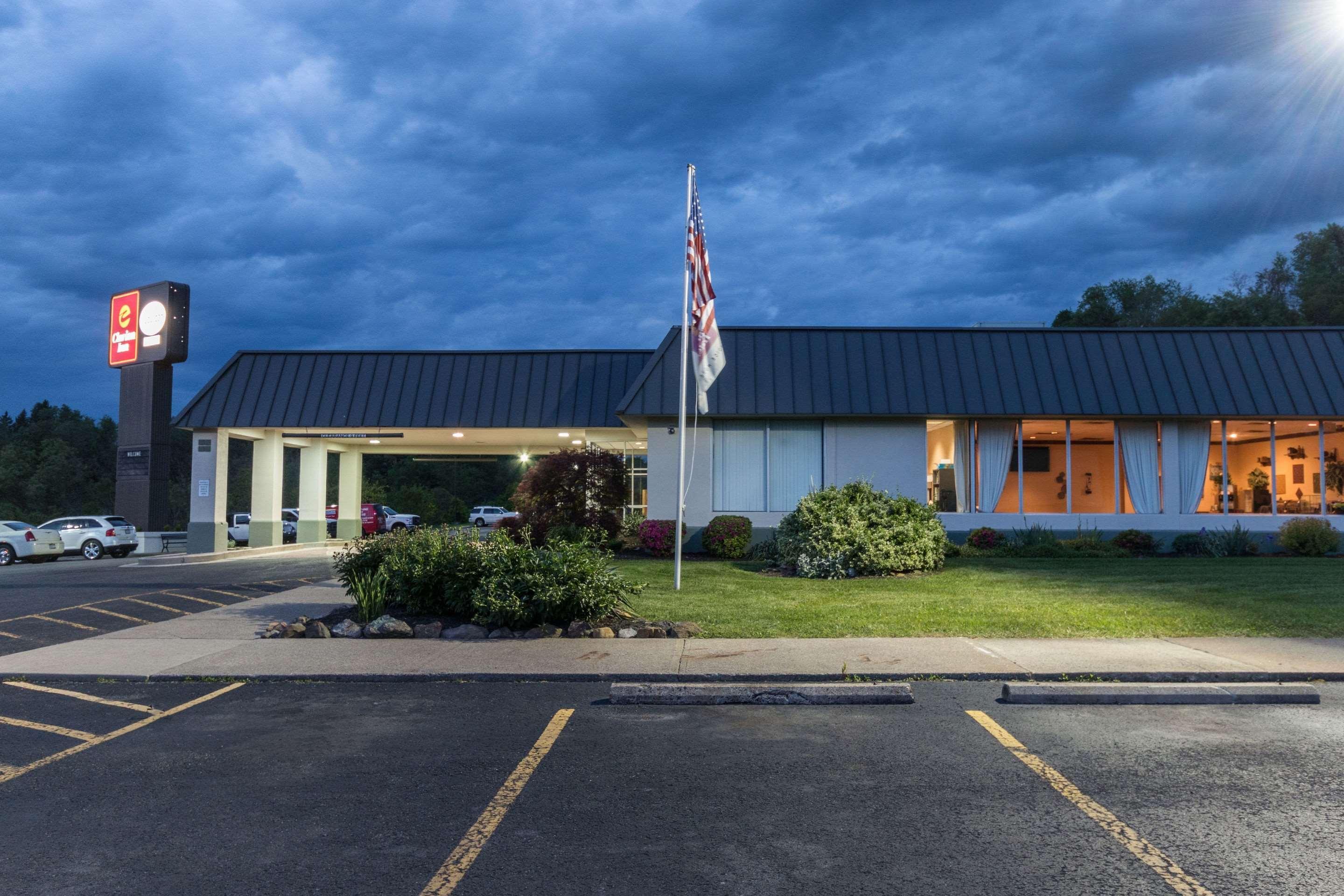 Suburban Extended Stay Hotel Fairmont Esterno foto