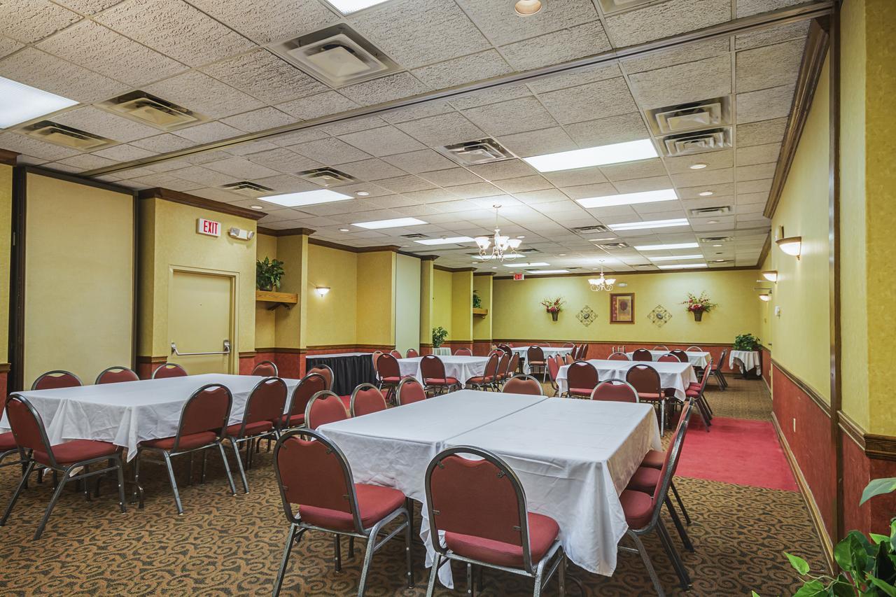 Suburban Extended Stay Hotel Fairmont Esterno foto